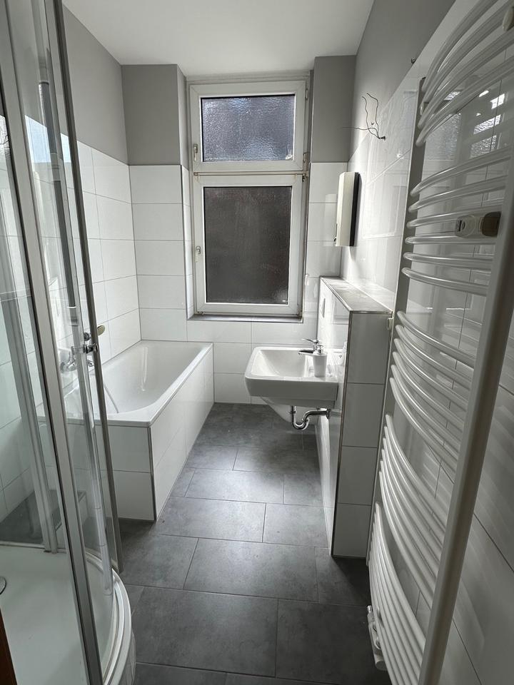 kernsanierte Altbauwohnung im 1.OG zimmer