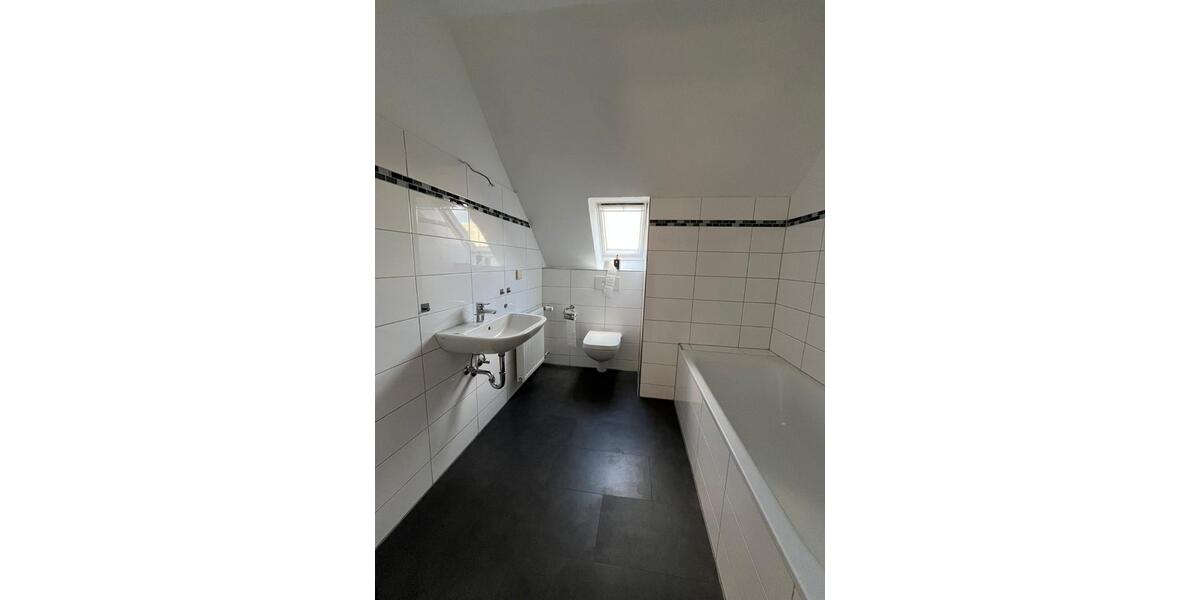 Dachgeschoßwohnung Bochum Höntrop - 4.5 Zimmer, 135 m&sup2;, 945&euro; | Angebot:26386976