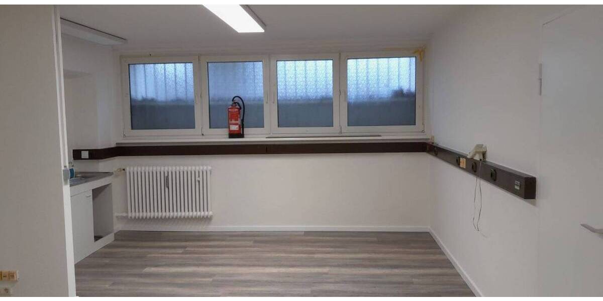 Sehr funktionale Büro- Praxis oder Galeriefläche in gutsichtbarer und frequentierter Lage 5 zimmer