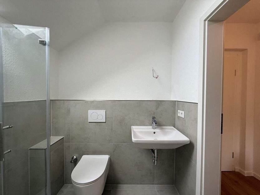 Frisch sanierte 44 m² Dachgeschoss-Singlewohnung - nur 3 Min. zum Phoenixsee, Dortmund-Schüren 2 zimmer