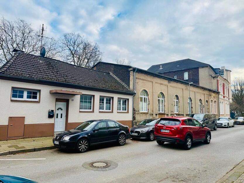 Attraktives Immobilienangebot: Mehrfamilienhaus + Einfamilienhaus zimmer