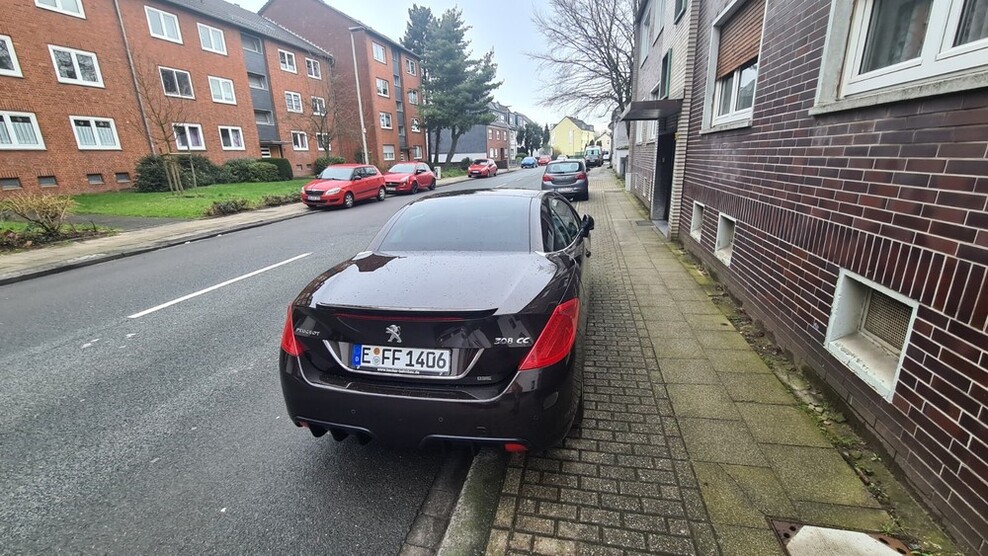 Peugeot 308 CC 67.000 km 8.500 € Oberhausen 46045