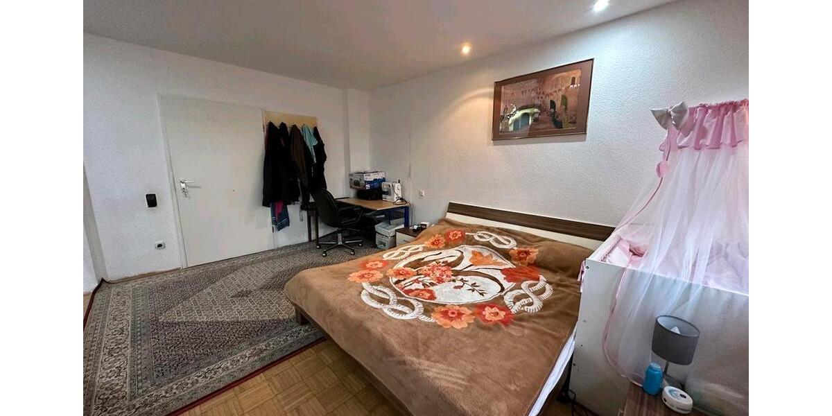 Eine 117 Quadratmeter große Wohnung steht zum Verkauf. 4 zimmer