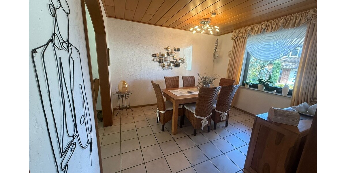 Freistehendes Zweifamilienhaus mit großem Garten in ruhiger Lage von Lünen 8 zimmer