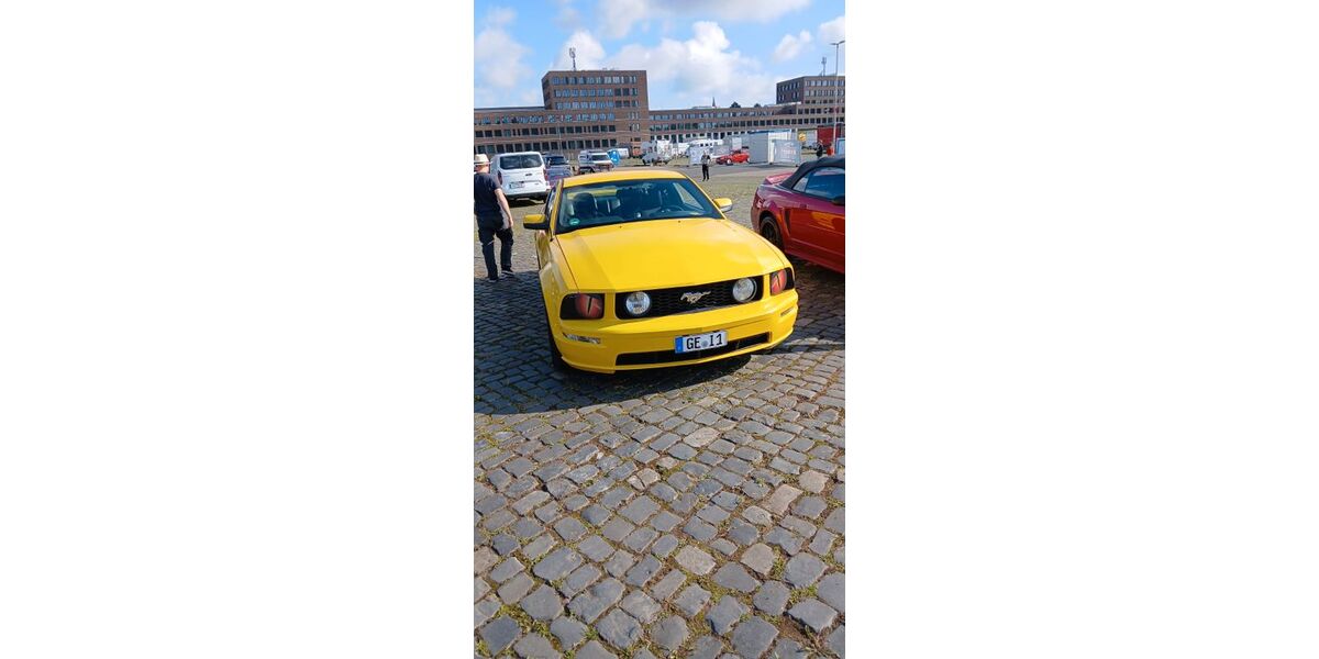 Ford Mustang 267.500 km 12.999 &euro; Gelsenkirchen 45884