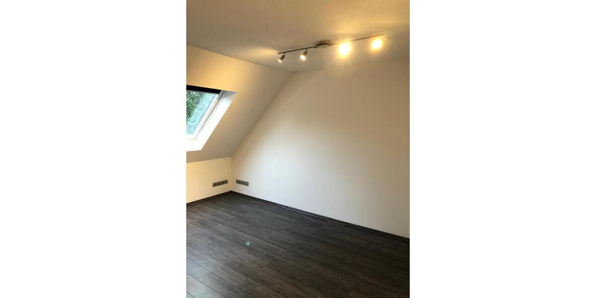 Dachgeschoßwohnung Gelsenkirchen Gelsenkirchen-Mitte - 4 Zimmer, 110 m&sup2;, 129.000&euro; | Angebot:26199069