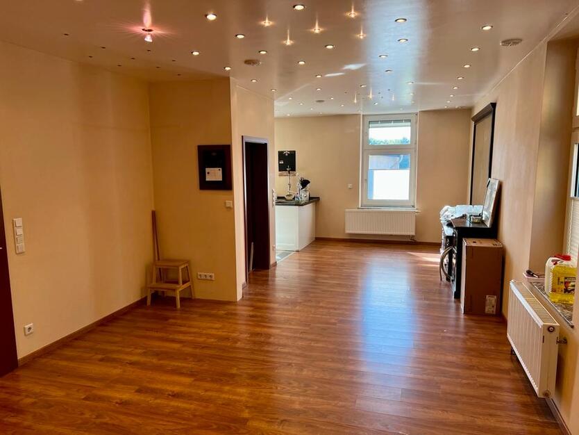 Top gepflegte Doppelhaushälfte mit ausgebautem Dachboden & Keller zimmer