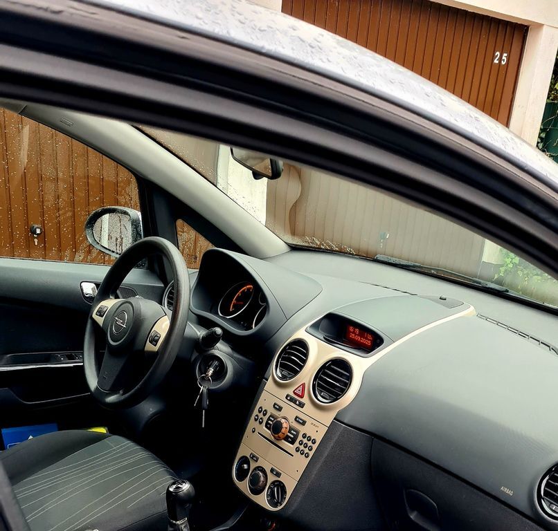 Opel Corsa 139.000 km 2.900 € Essen 45327