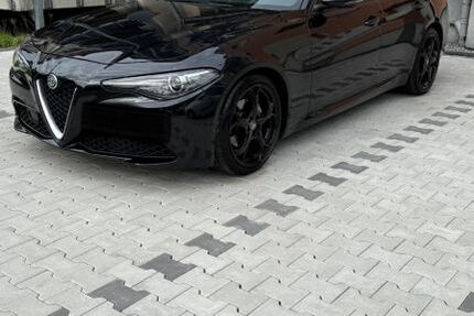 Alfa Romeo Giulia 145.000 km 22.900 € Hagen 58135