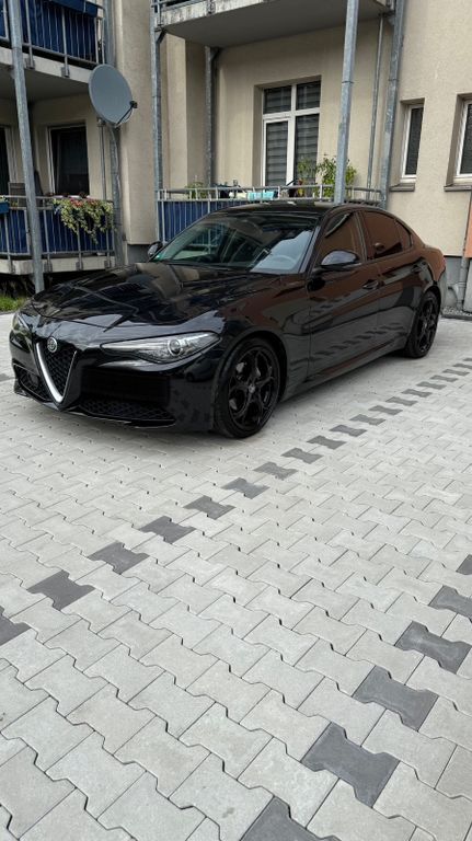 Alfa Romeo Giulia 145.000 km 22.900 € Hagen 58135