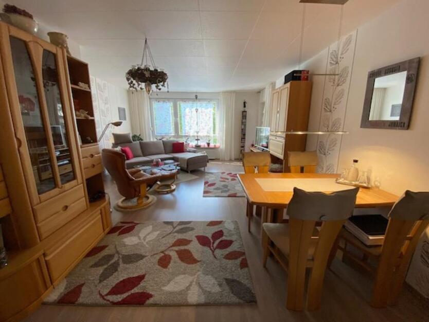 Gepflegte Eigentumswohnung mit Balkon und Einbauküche zimmer