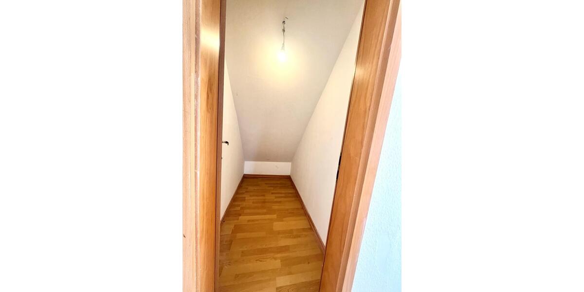 Dachgeschoßwohnung Essen Stadtbezirk III - 2 Zimmer, 73 m&sup2;, 143.000&euro; | Angebot:24840852