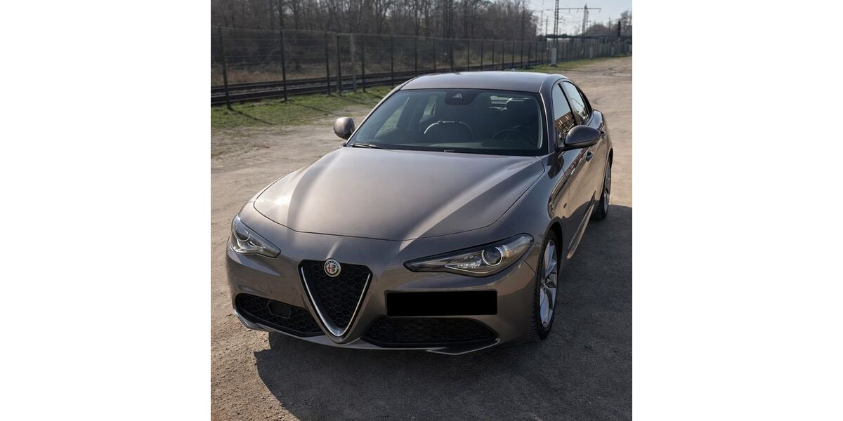Alfa Romeo Giulia 96.000 km 17.900 &euro; Oberhausen 46049