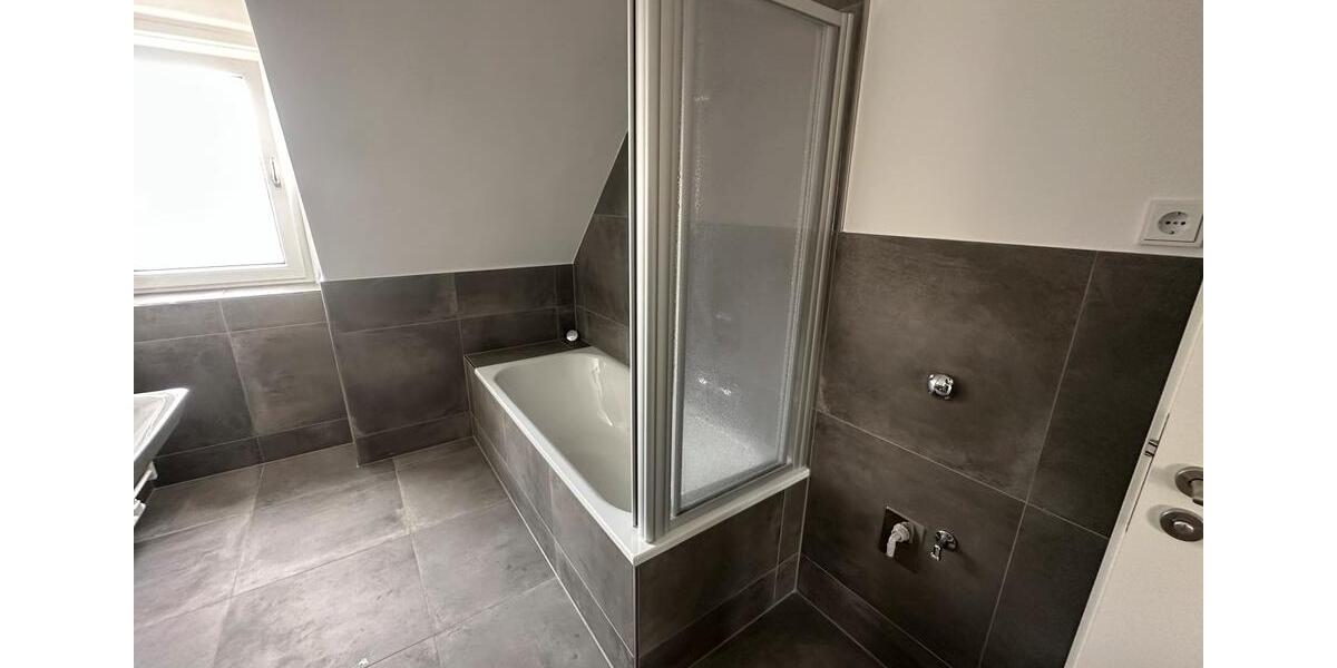 Dachgeschoßwohnung Essen Stadtbezirk II - 3 Zimmer, 74 m&sup2;, 1.250&euro; | Angebot:26101914