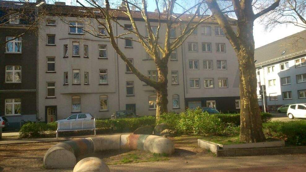 Großzügiges Mehrfamilienhaus in Oberhausen 2 zimmer