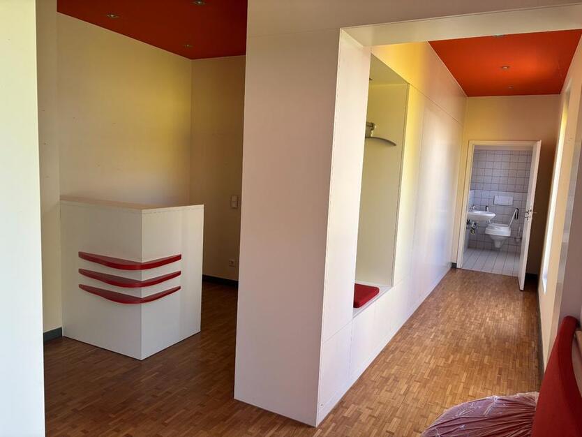 Ein- Zweifamilienhaus + Gewerbeeinheit + Pool - ländliche Lage zimmer