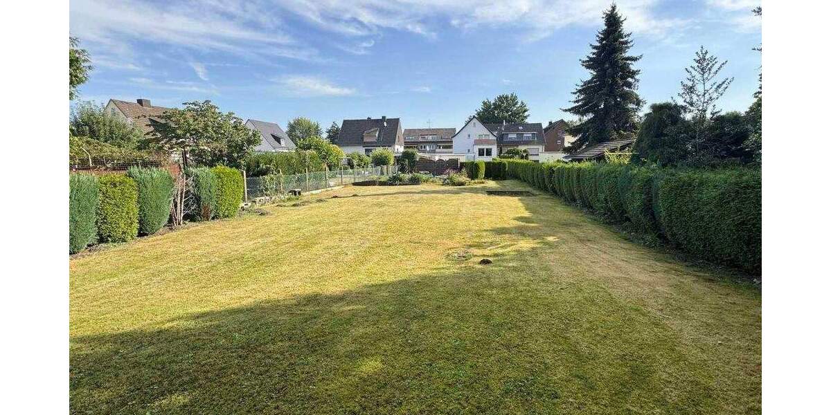 GEPFLEGTE DOPPELHAUSHÄLFTE MIT GARAGEN AUF GROßEM GRUNDSTÜCK IN DER MENGEDER HEIDE 6 zimmer