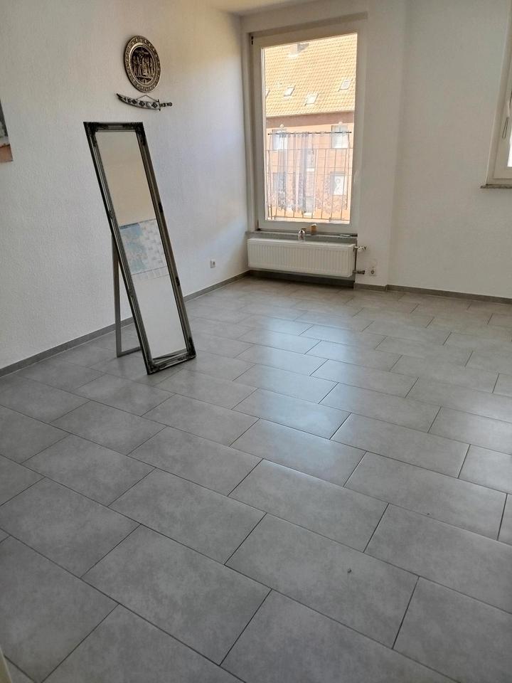 drei Zimmer Wohnung mit Garage und Keller