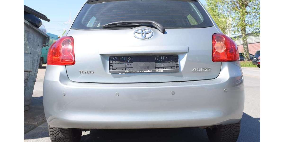 Toyota Auris 124.239 km 5.450 &euro; Dortmund 44379