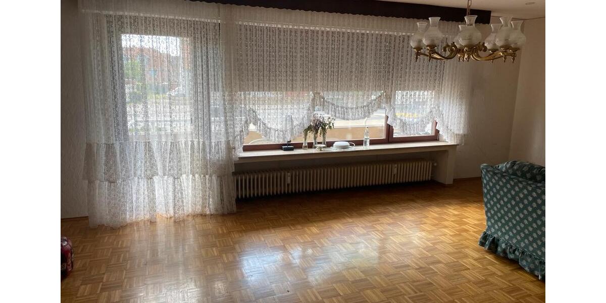 Top renovierte EG-Wohnung mit Balkon, Garage & Garten 3.5 zimmer