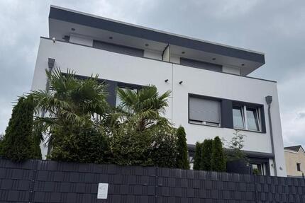 Haus Oberhausen Biefang - 7 Zimmer, 161 m&sup2;, 1.950&euro; | Angebot:27615887