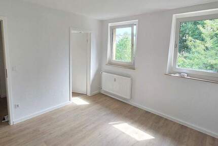 NEU*NEU*NEU!! Frisch RENOVIERTE 2-Zimmer-Wohnung mit neuem Tageslichtbad und Vinyldesign-Boden 2 zimmer