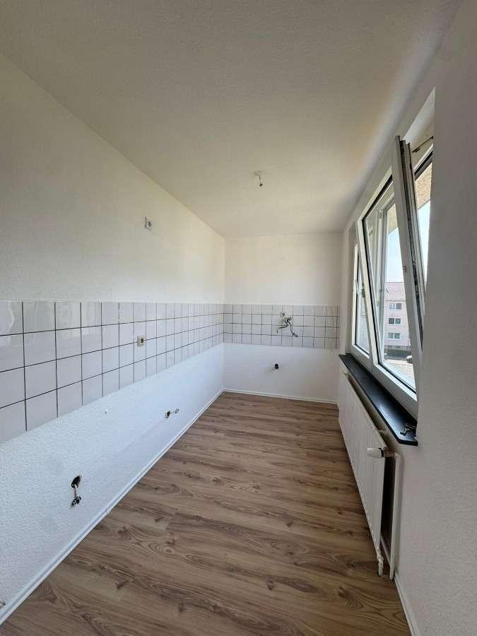 Frisch Renovierte 2-Zimmer Wohnung mit Stellplatz zu vermieten zimmer