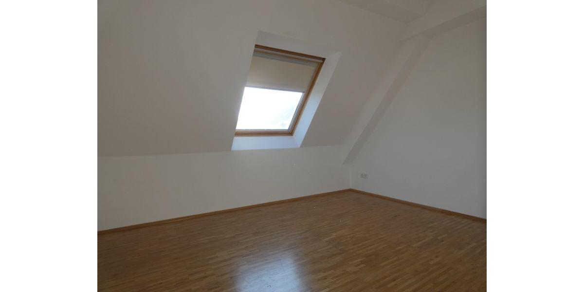 Dachgeschoßwohnung Essen Stadtbezirk IV - 3 Zimmer, 70 m&sup2;, 737&euro; | Angebot:26464148
