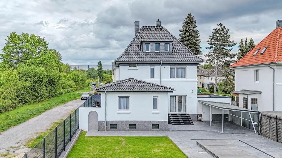 Schönes Dreifamilienhaus (von Privat) 10 zimmer