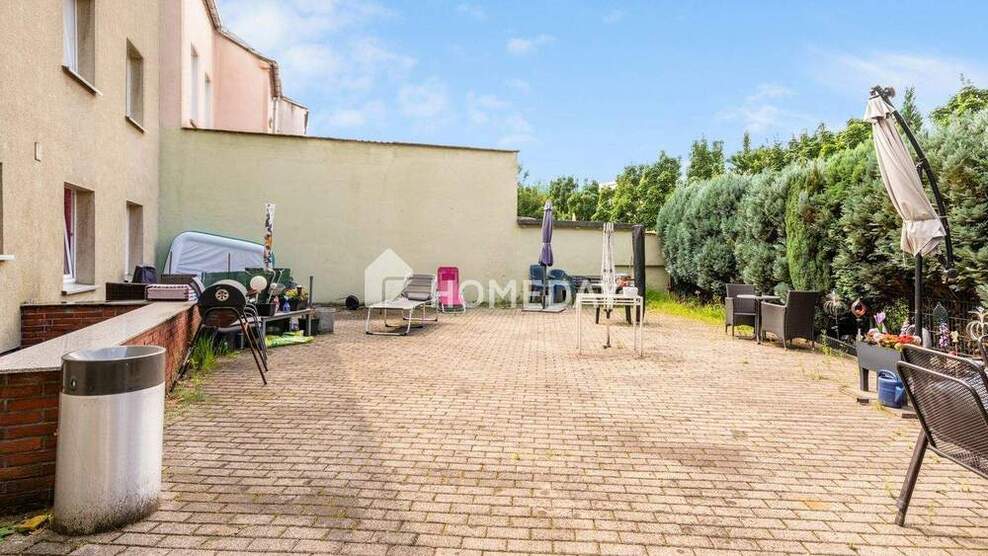 Charmante Dachgeschosswohnung mit 4 Zimmern, Innenhof und Stellplatz 4 zimmer