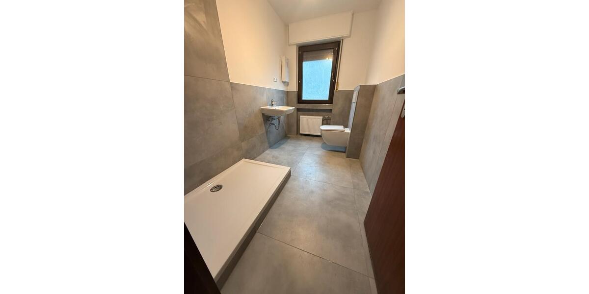 Top renovierte EG-Wohnung mit Balkon, Garage & Garten 3.5 zimmer