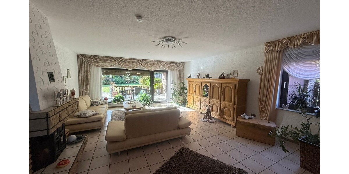 Freistehendes Zweifamilienhaus mit großem Garten in ruhiger Lage von Lünen 8 zimmer