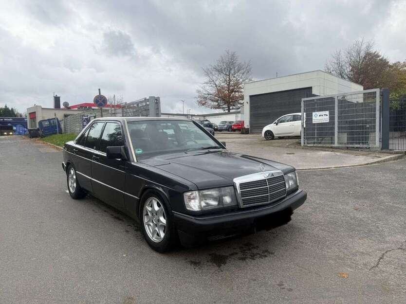 Mercedes-Benz 190 211.000 km 4.500 € Essen 45143
