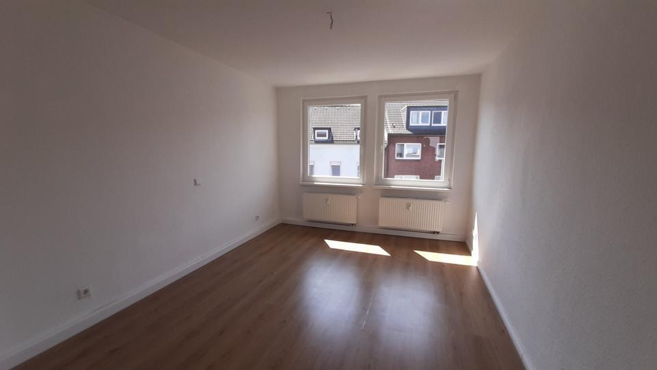 Landgrafenstraße 2 - helle 3 ZKB Wohnung im 3.OG links zimmer