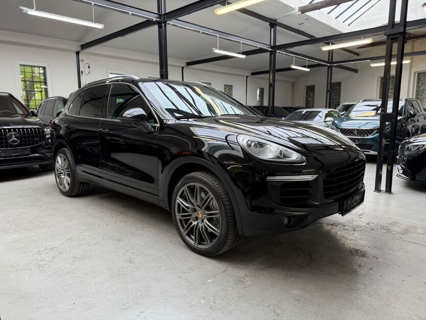 Porsche Cayenne 242.000 km 25.700 € Velbert 42551
