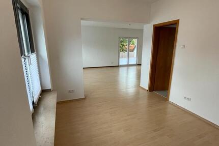 Großzügige Wohnung im 1. OG m. Einbauküche u. Balkon i. Butendorf zimmer