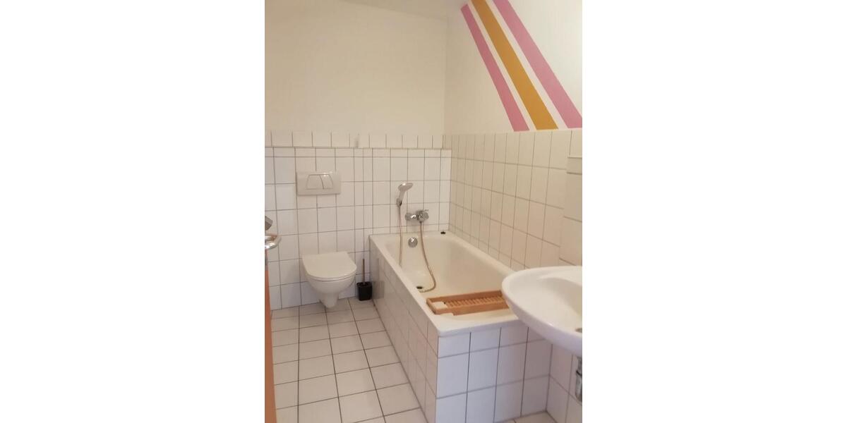 Dachgeschoßwohnung Oberhausen Alt-Oberhausen - 3 Zimmer, 72 m&sup2;, 450&euro; | Angebot:26278826