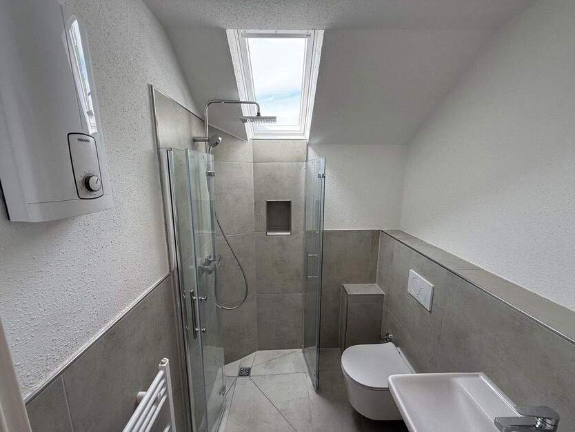 Frisch sanierte 44 m² Dachgeschoss-Singlewohnung - nur 3 Min. zum Phoenixsee, Dortmund-Schüren 2 zimmer