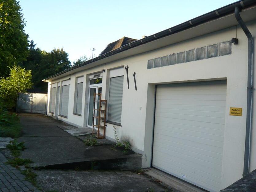 Reihenendhaus mit extra Gewerbeteil im ESSENER Ostteil zimmer