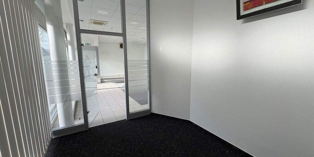 Sichtbarkeit garantiert! Schickes Ladenlokal in Hauptstraßenlage 4 zimmer