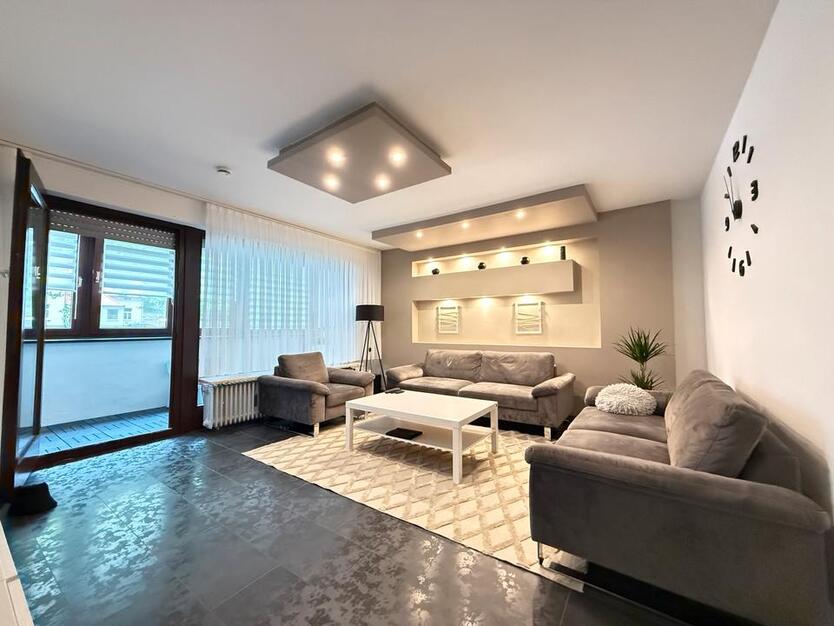 Exklusive vollständige 3-Zimmer-Wohnung mit Balkon Garage zimmer