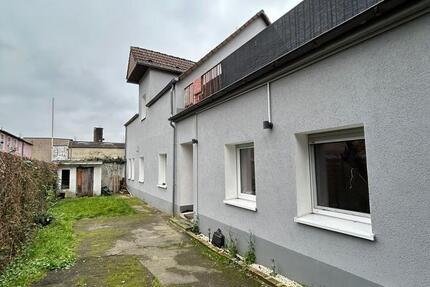 ***Imposantes Einfamilienhaus mit großer Dachterrasse und Hoffläche*** zimmer