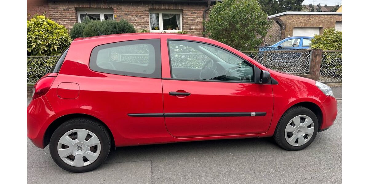 Renault Clio 56.421 km 2.990 &euro; Oberhausen 46047