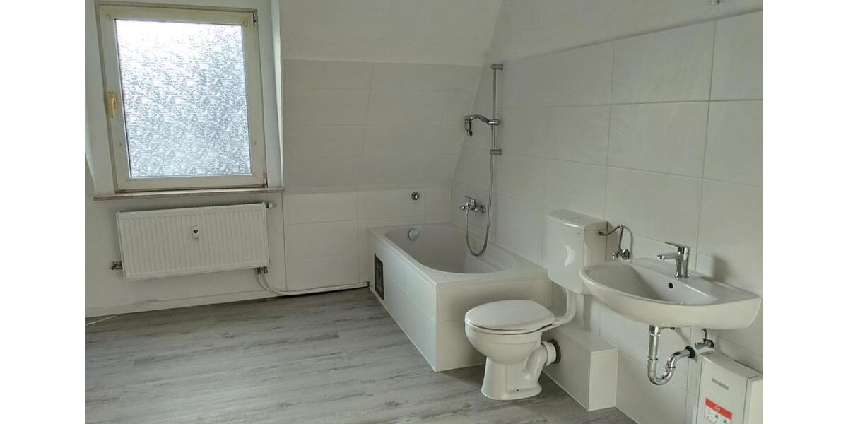 Dachgeschoßwohnung Essen Stadtbezirk III - 2 Zimmer, 65 m&sup2;, 500&euro; | Angebot:25232954