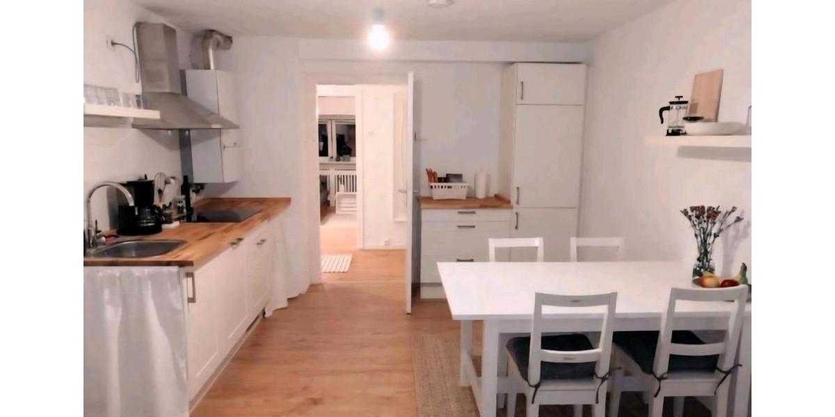 Zentrale 75qm helle möblierte Wohnung 3 zimmer