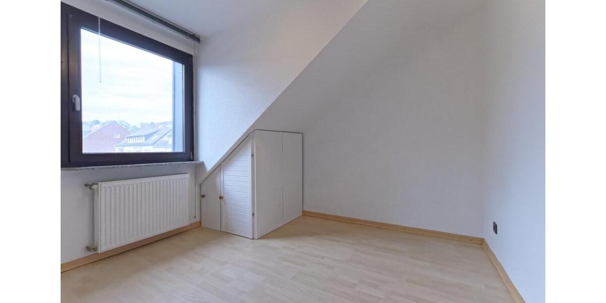Dachgeschoßwohnung Oberhausen Biefang - 4 Zimmer, 96 m&sup2;, 239.000&euro; | Angebot:26940519