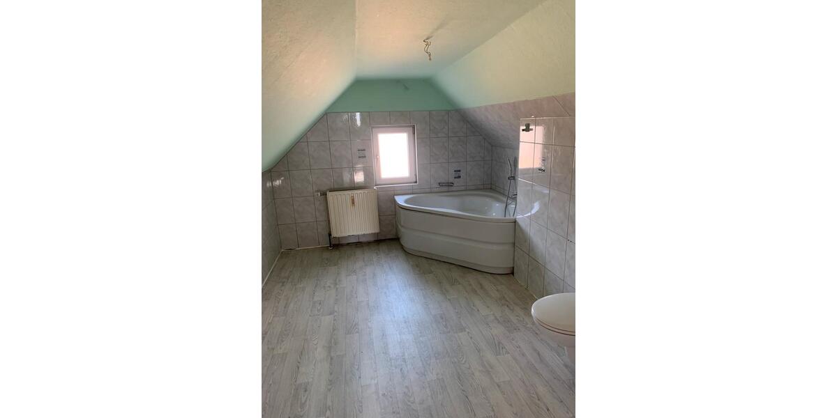 Dachgeschoßwohnung Marl - 5 Zimmer, 120 m&sup2;, 1.020&euro; | Angebot:26041004