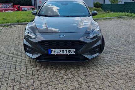Ford Focus 87.600 km 13.999 € Velbert 42549
