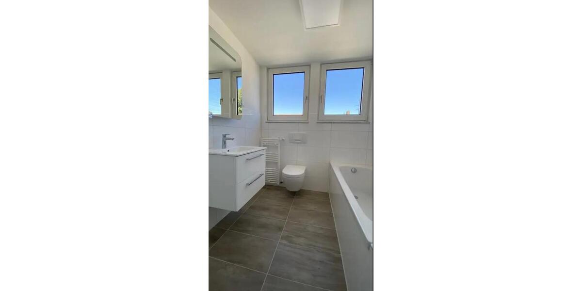 Dachgeschoßwohnung Essen Stadtbezirk V - 2.5 Zimmer, 71 m&sup2;, 689&euro; | Angebot:26337672