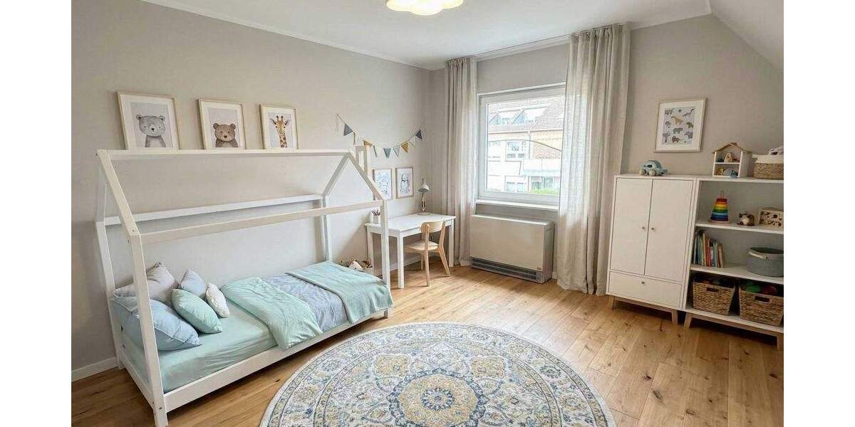 GEPFLEGTE DOPPELHAUSHÄLFTE MIT GARAGEN AUF GROßEM GRUNDSTÜCK IN DER MENGEDER HEIDE 6 zimmer